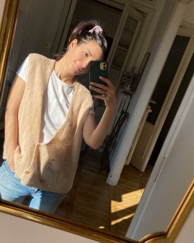 Ultimo mese decisamente movimentato e al di fuori della mia comfort zone 🌼 tra:
💛gilettini bellissimi @howemetyourclothes 
🌼 pranzetto a Milano con la mia amica del cuore 
♥️tramonti mozzafiato 
😜dormire due notti sul ponte di una nave, svegliarsi con la schiena bloccata e realizzare di non avere più 20 anni 👍
🤍Firenze e la ricerca casa (continua…)
💛innamorarsi di un colore mai calcolato prima 

#vintage #vintagelover #secondhandfirst #vintageclothing #vintagefashion #gilet #goldenhour #vintageclothes #vintagefind #florence #firenze #laschiscetteria #manicure #tepidariumdelroster