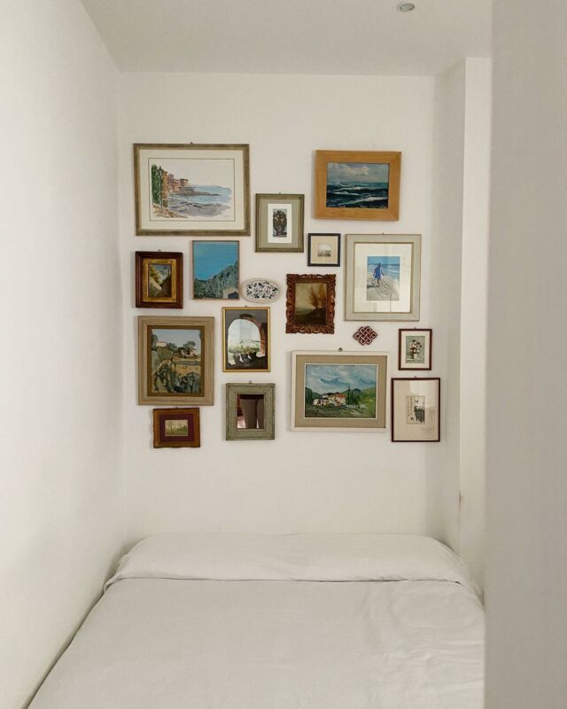 Chissà da chi avrò preso la passione per i quadretti, chissà 😅

#homedecor #homesweethome #decor #decoronabudget #passionemercatini #walldecor #wallart #wallhanging #walldecoration #apartmenttherapy #interiorideas #eclecticdecor #eclecticinteriors #vintageinterior