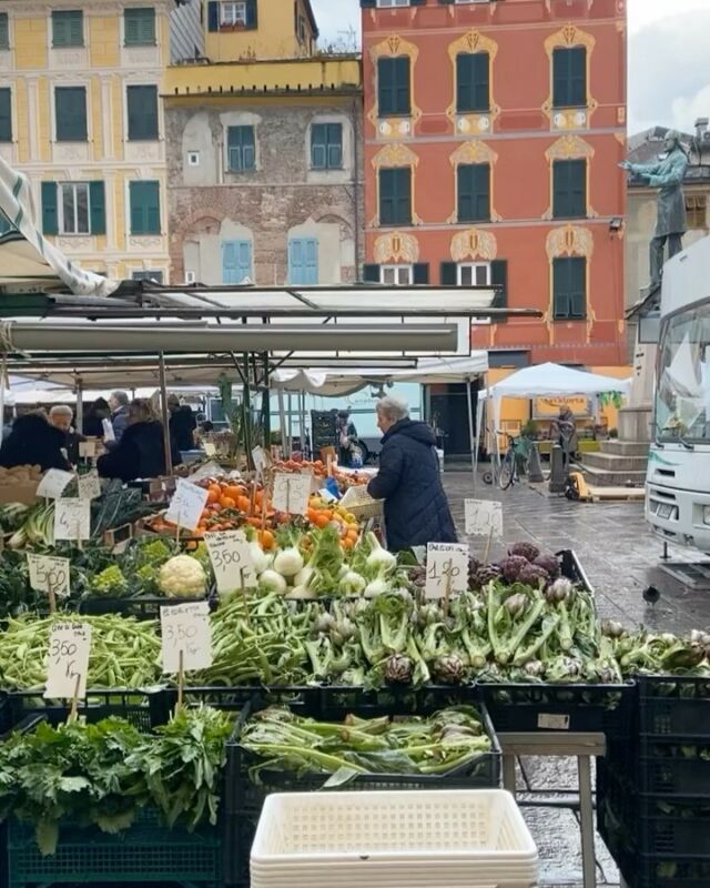 Uno dei miei mercatini preferiti, quello di Chiavari, ogni seconda domenica del mese e il sabato che la precede (c’è anche il mercato di frutta e verdura)
E poi immancabile la colazione da @copello1826 , storica pasticceria fondata nel 1826.

#vintagehunter #mercatini #mercato #chiavari #copello #telotrovousato #secondhandfurniture #brocante #retourdechine #vitalenta🧘‍♀️ #postisinceri
