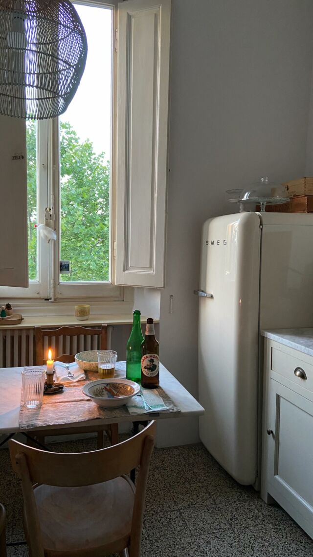 Tra un mese sarà un anno di stagioni che cambiano attraverso la nostra finestra 🍁 ❄️ 🌧️ 🌞 

Indubbiamente la vista da questa finestra è una delle cose che mi hanno fatto innamorare di questa casa 🤍

#mykitchen #windowlight #windowwithaview #seasonpoetry #kitchendesign #kitchendecor #kitchenrenovation #homesweethome #dettaglioperfetto #dettaglioperfettocasafacile #myktchn #myconsideredhome
