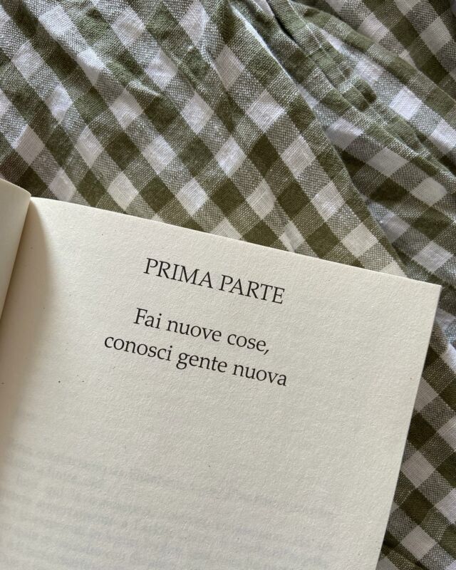 📖🥹💜
Entrare in un centro anziani. E chiedere di insegnarmi a giocare a burraco. Per me uscire dalla mia routine è sempre sfidante. Ma il mio motto di quest’anno è riassumibile in queste parole di Richard Osman, quindi vamos 💃🏼

#faicosenuove #conoscigentenuova #book #bookstagram #quote #quoteoftheday #instagood #booklover #bookaddict #booknerds #goodreads #richardosman